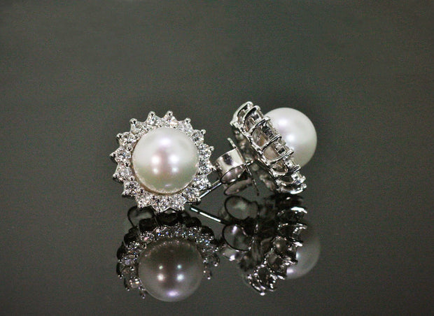 Diamond and Pearl Earrings | 18K White Gold