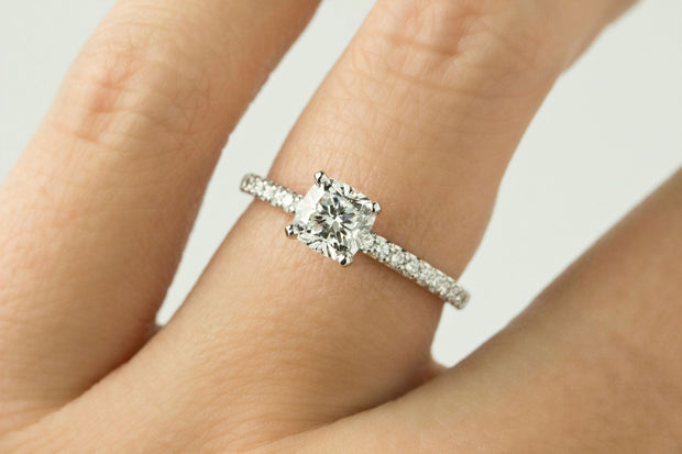 Cushion Center with Single Row Pave Band | 18K White Gold