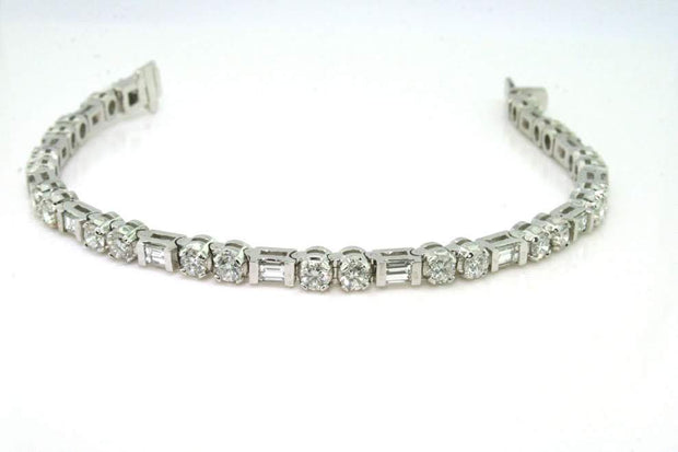 Brilliant And Round Cut Diamond Line Bracelet | 18K White Gold