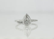 Solitaire pear shape diamond ring