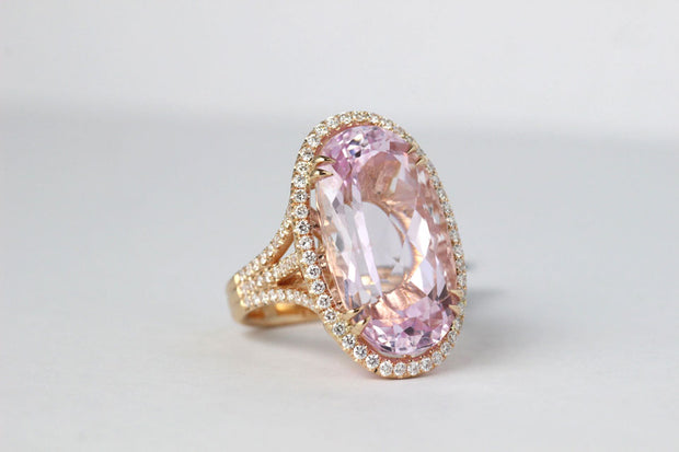 Pink Oval Kunzite With Diamond Halo Ring | 18k Rose Gold