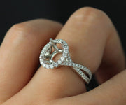 Oval Halo with Intertwined Shank Setting